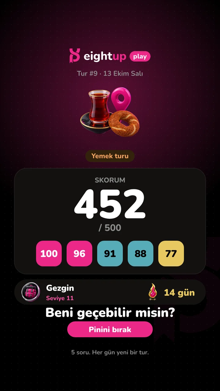 eightup play skor kartı örneği: 452 / 500, beş renkli kare, seviye ve seri